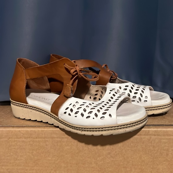 Dorking Sandals - Picture 2 of 3